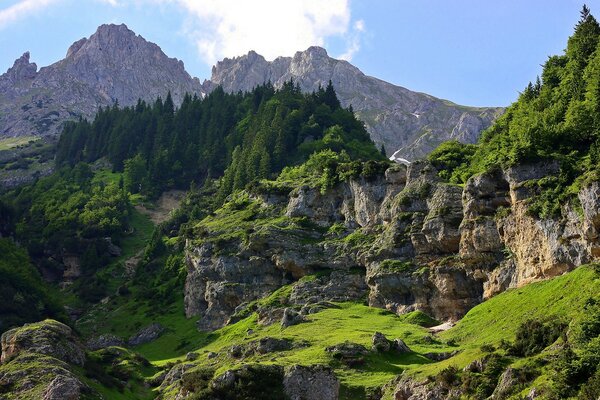 Paisaje montañoso en Abjasia