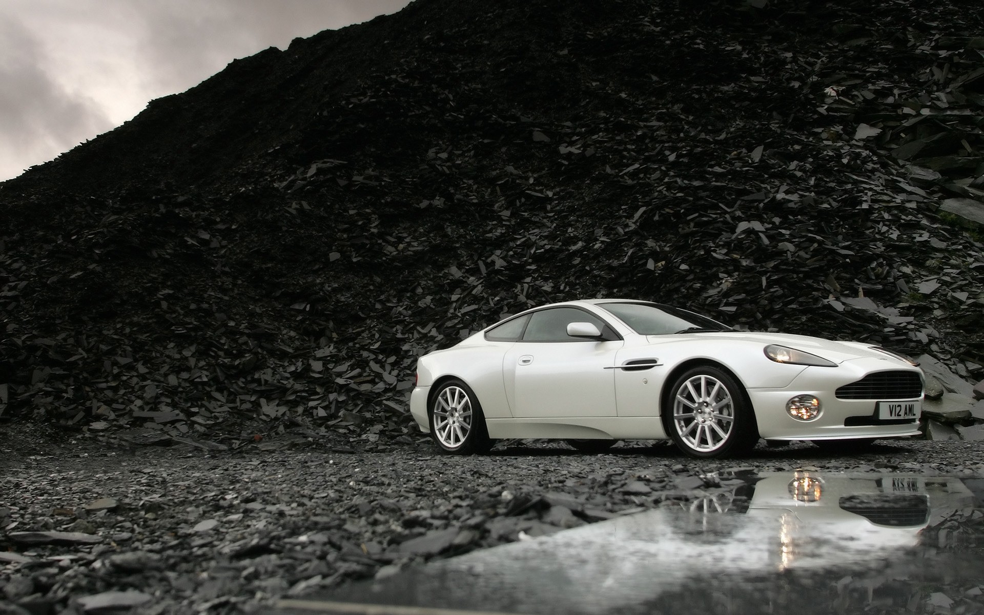 aston martin voiture voiture dépêchez-vous action automobile roues voitures sport arrière-plan