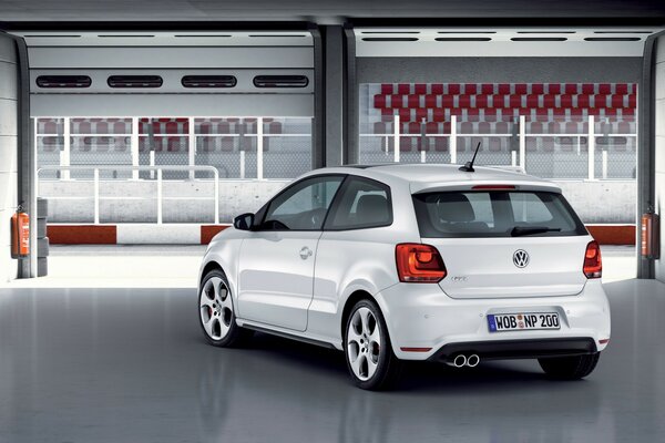 Volkswagen fica em garagem