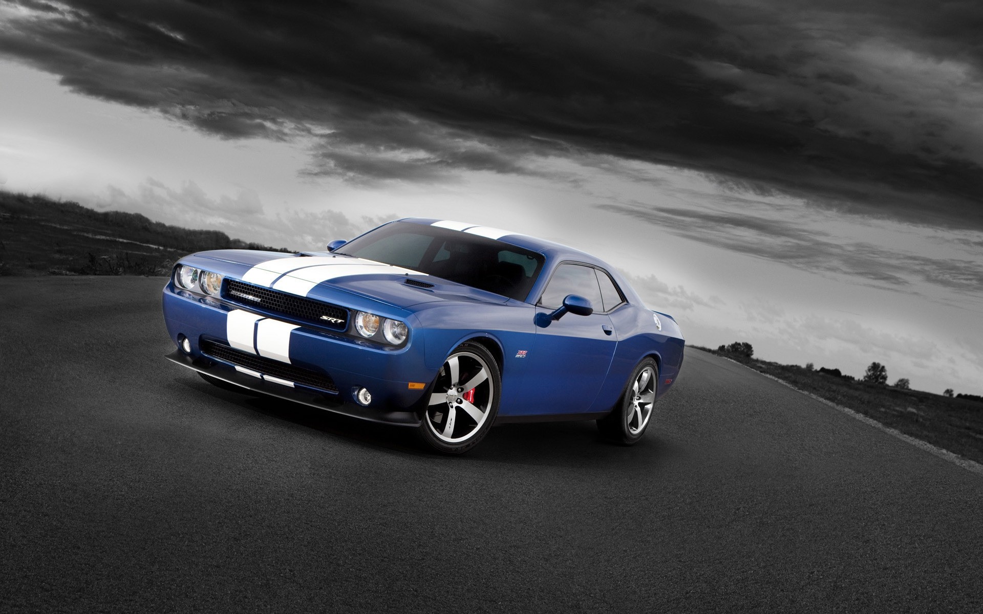 dodge auto auto fretta sistema di trasporto asfalto nigella azione veloce marciapiede ruote mezzogiorno strada automobile cofano dodge challenger muscle car