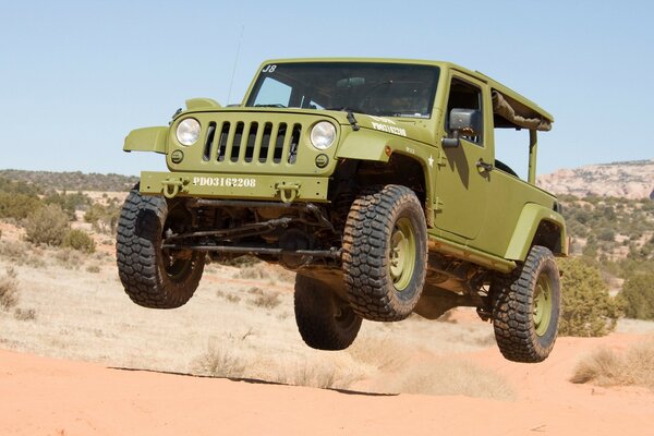 Coche de carreras jeep. Camión