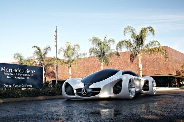 Mercedes Benz al aire libre. Coche moderno