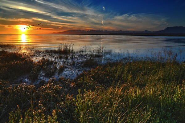 Bellissimo tramonto e Lago