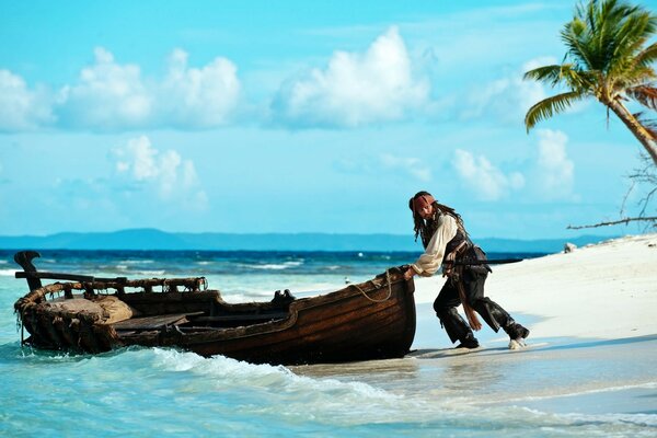 Jack Sparrow con un barco en la orilla