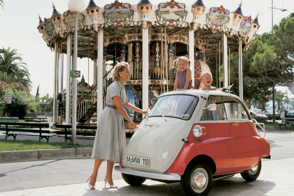 Altes Mini-Auto auf der Messe