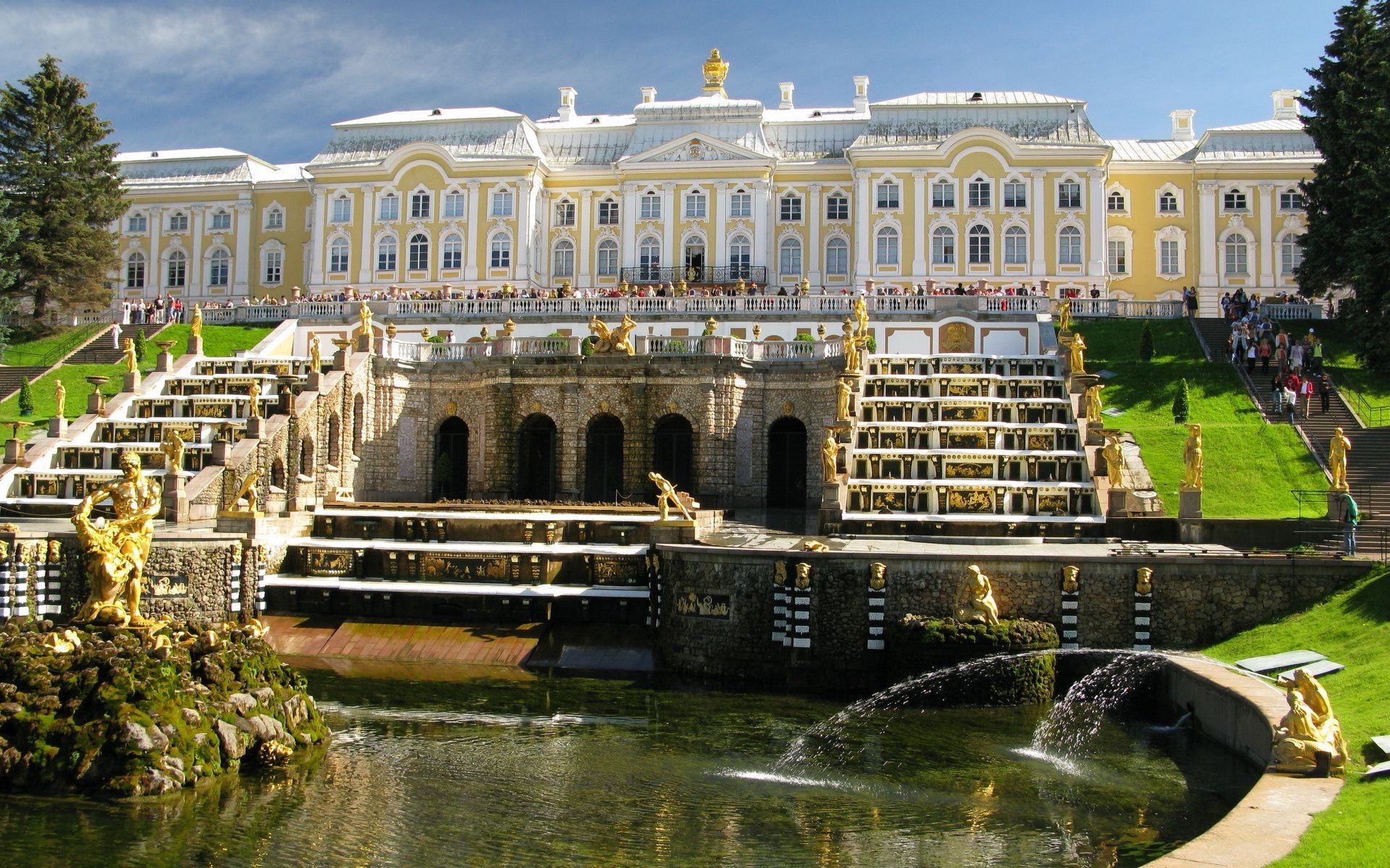 fountains architecture travel building city water tourism fountain outdoors castle river park sky landmark urban tourist sight old