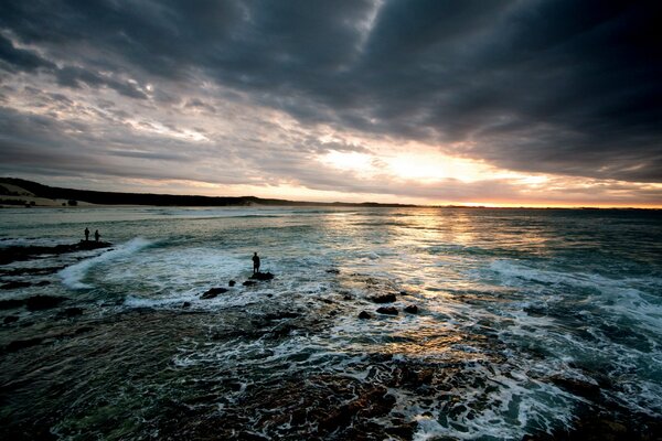 La puesta de sol en el mar es simplemente maravillosa