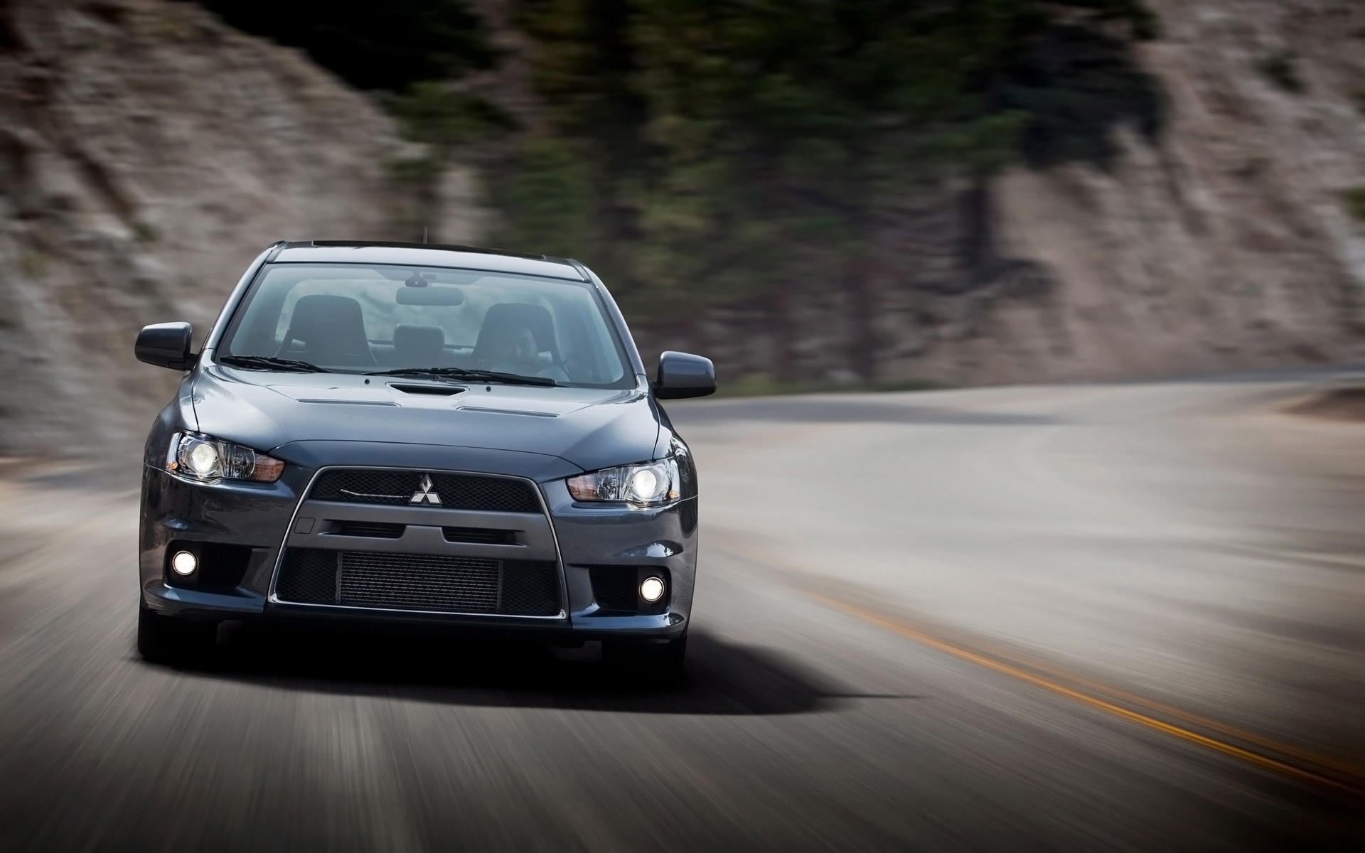 mitsubishi coche asfalto prisa coche negro acera acción desenfoque sistema de transporte carretera rápido mediodía unidad carrera ruedas automóvil mitsubishi lancer evolution