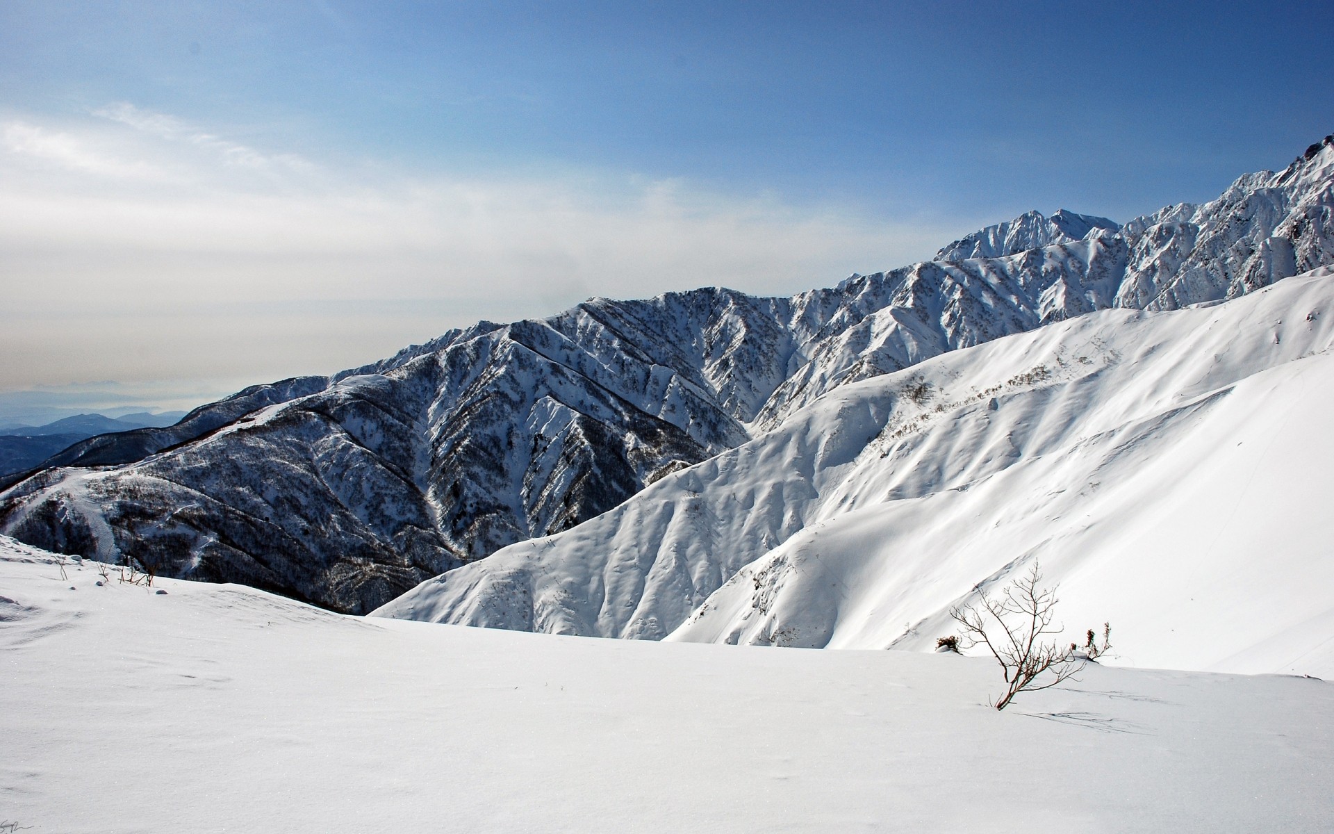 hiver neige montagne froid glace paysage scénique voyage colline congelé pic de montagne montagnes nature