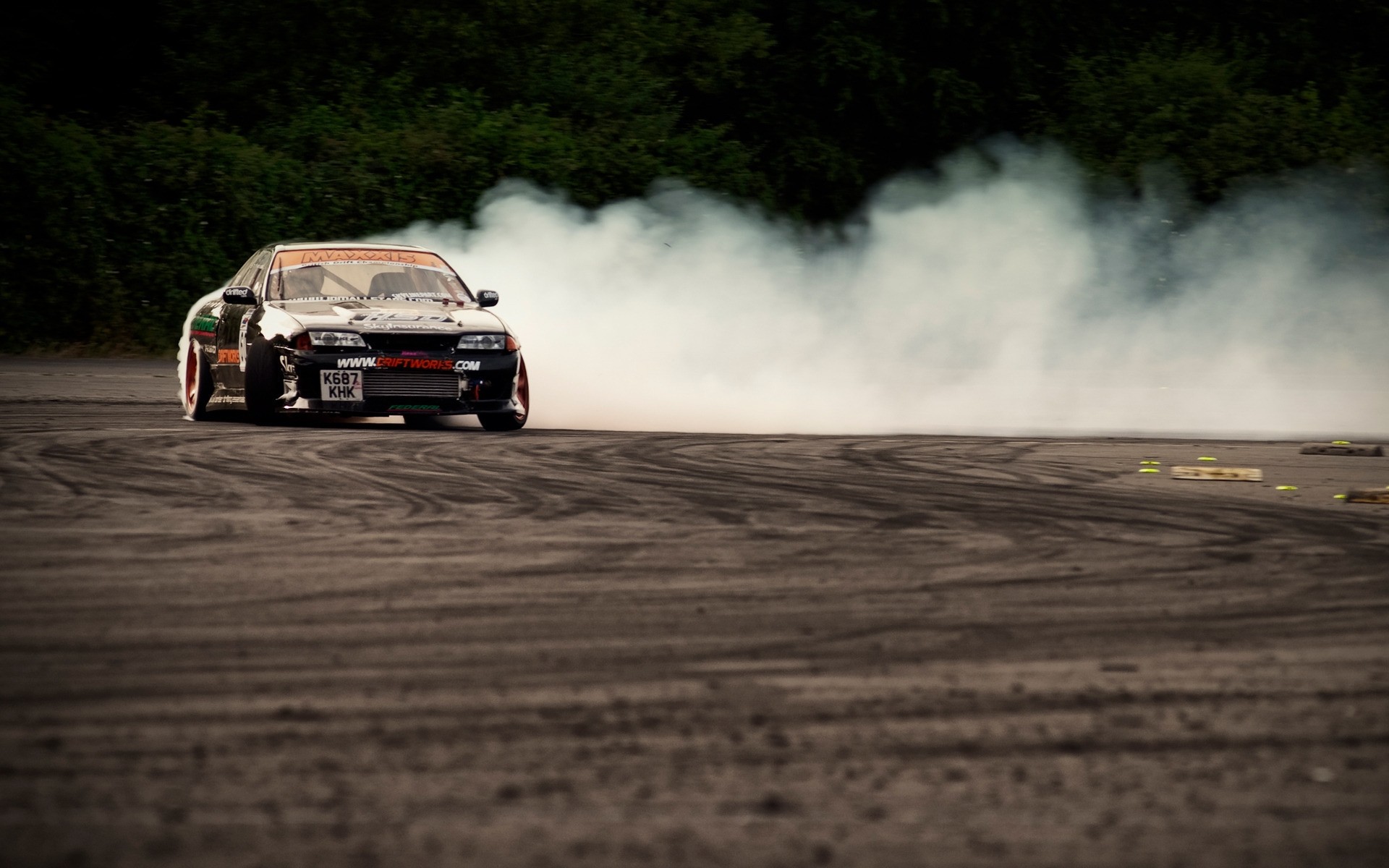 nissan carreras deporte del coche coche acción pista prisa coche campeonato carretera humo paisaje nissan skyline