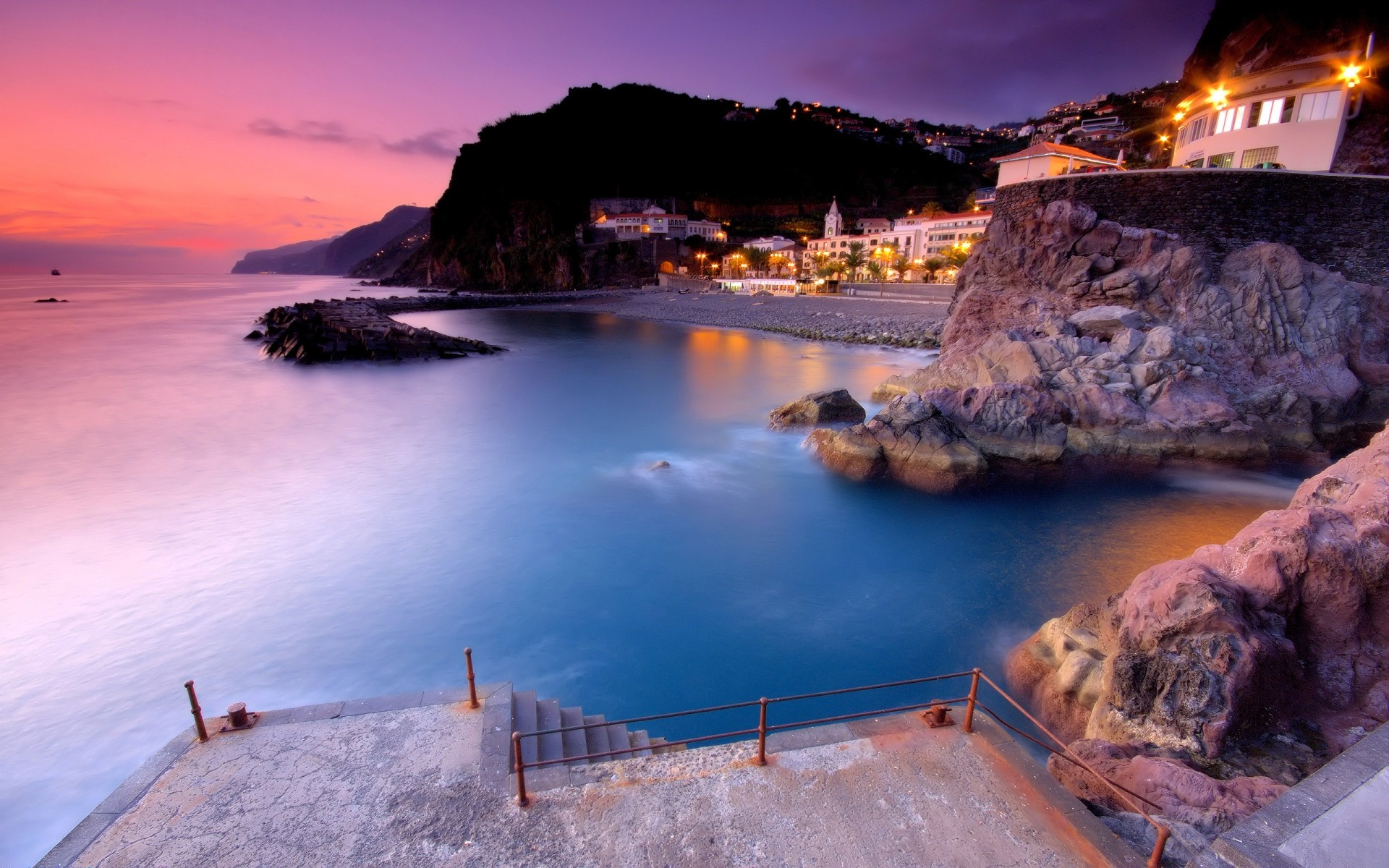 paisagens água mar mar praia viagens pôr do sol oceano baía céu noite paisagem paisagem rocha crepúsculo ilha ilha da madeira portugal luzes da cidade grande roxo