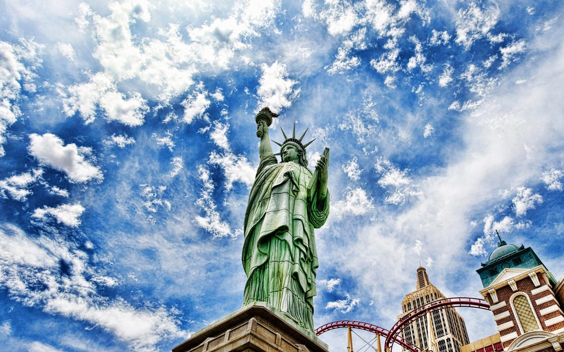 estados unidos cielo arquitectura viajes hogar ciudad al aire libre atracción turística turismo religión estatua escultura nube urbano monumento alto espectáculo luz del día nuevo york ee. uu. bna