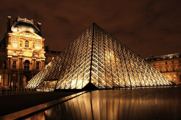 Vista de la arquitectura de Francia por la noche