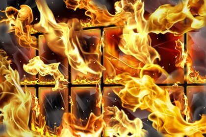 Пламя костра из камина семейного дома