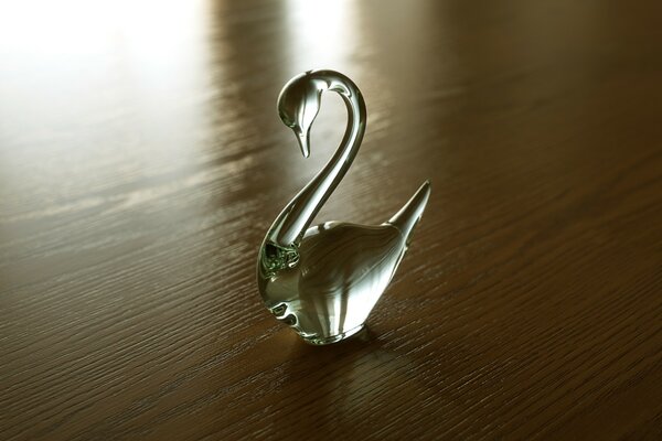 Le cygne solitaire en verre