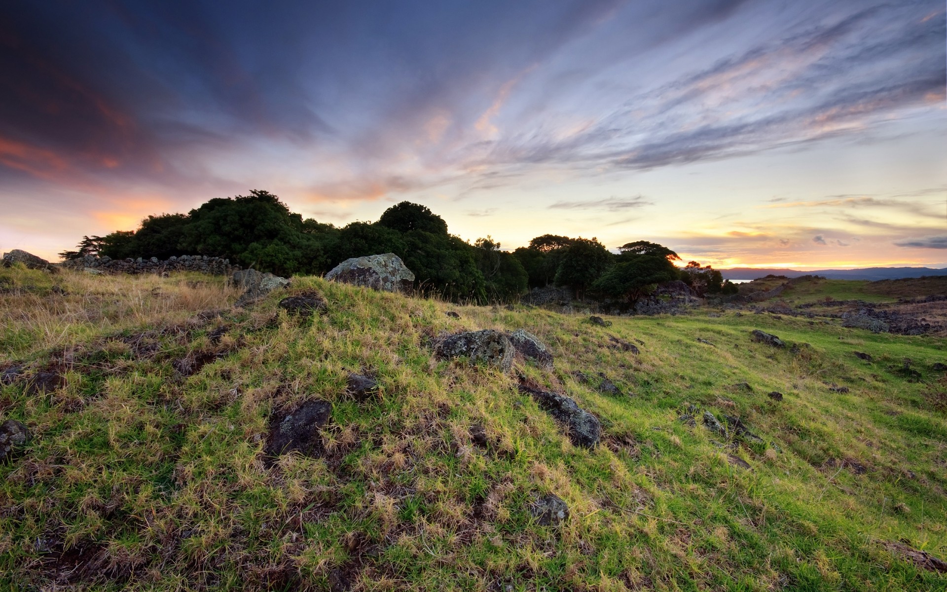 paysage paysage ciel coucher de soleil nature herbe voyage à l extérieur scénique colline pâturages foin aube soir pierres