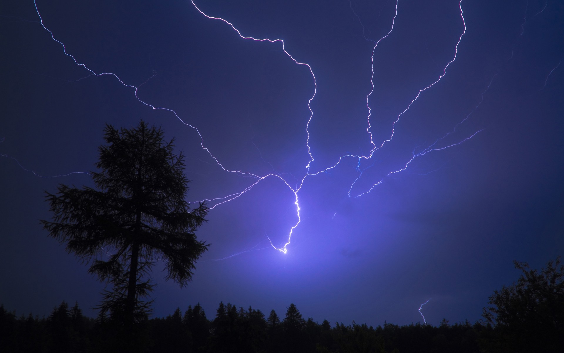 landschaft blitz sturm donner himmel silhouette gewitter abend dunkel sonnenuntergang wetter baum tanderbolt regen licht natur dämmerung im freien flare landschaft