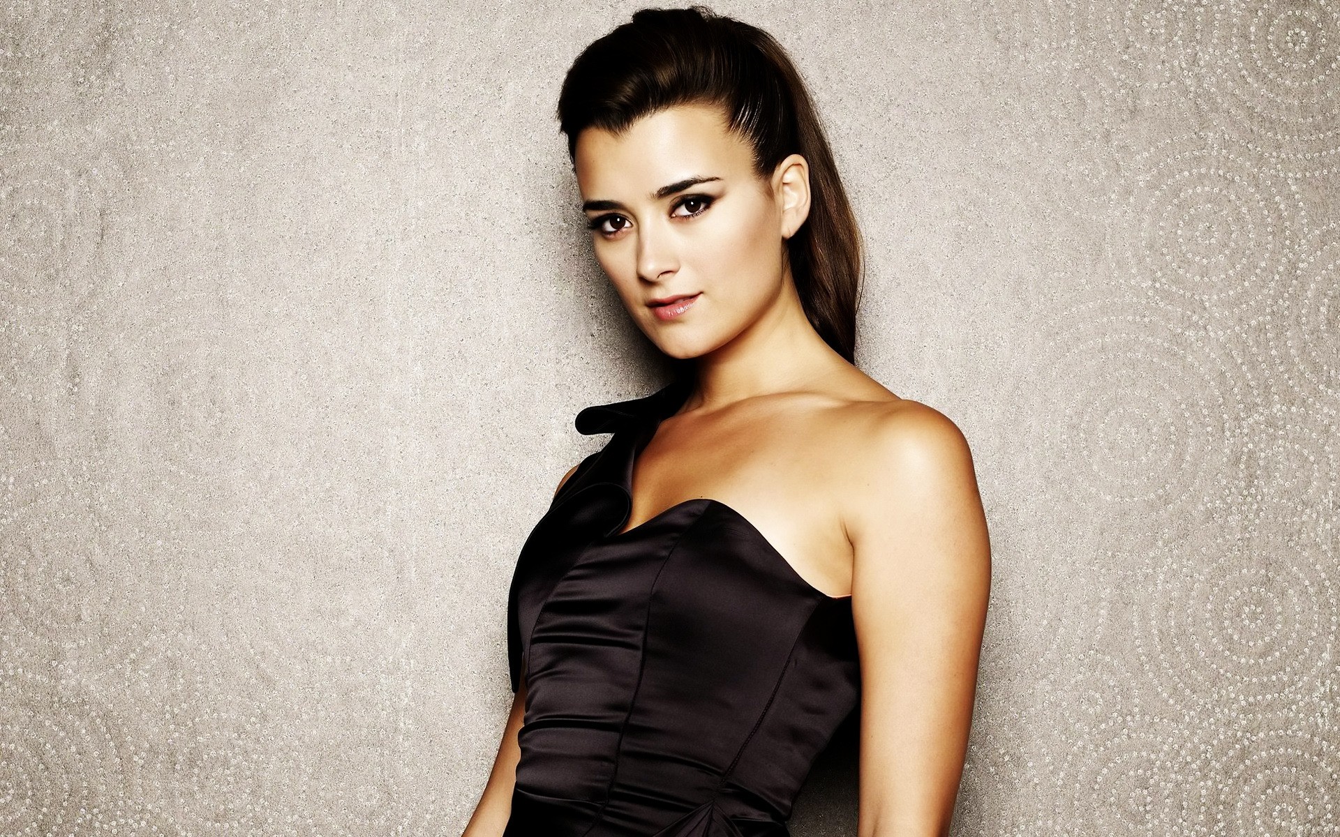 мода женщина портрет девушка модель гламур сексуальный элегантный носить брюнетка актриса женщина знаменитости художник