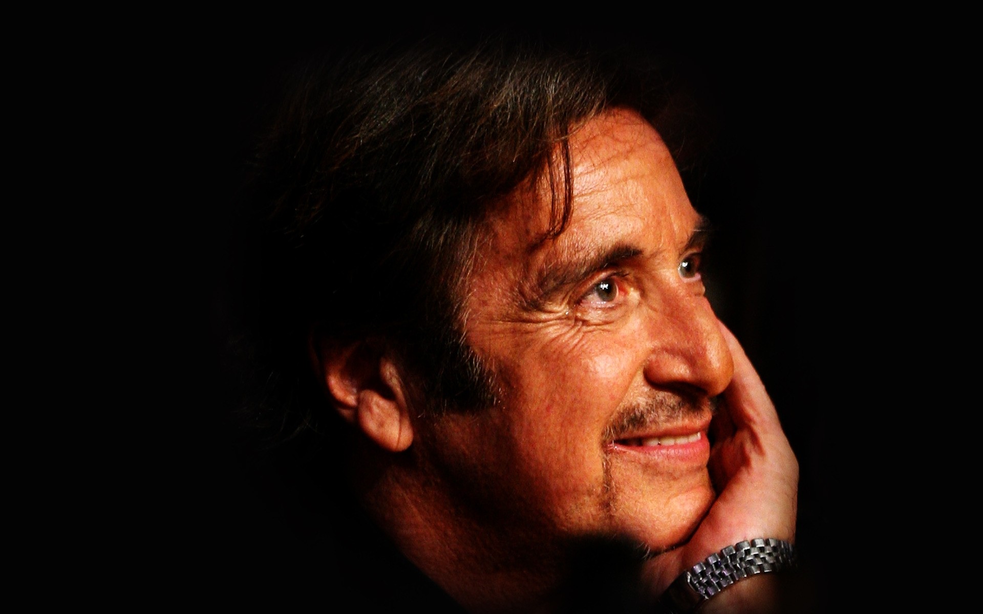 acteurs portrait seul adulte personne profil projecteur visage vue latérale acteur visage avec cicatrice al pacino sourire