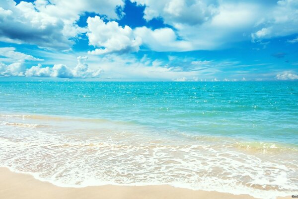 Belo mar azul, praia