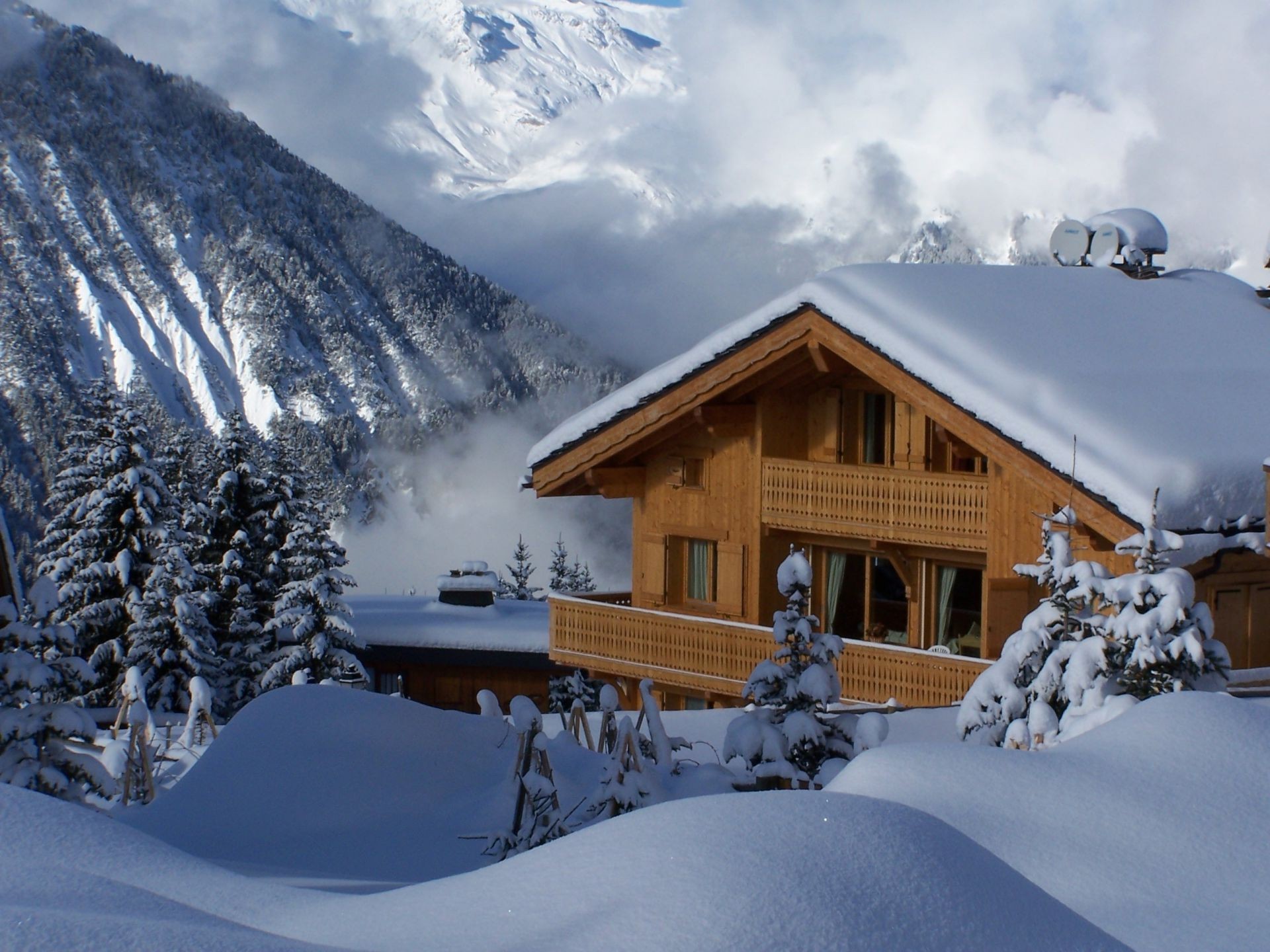 hiver neige froid chalet montagne congelé station glace bois gel cabane neigeux scénique congère météo alpine paysage cabine maison