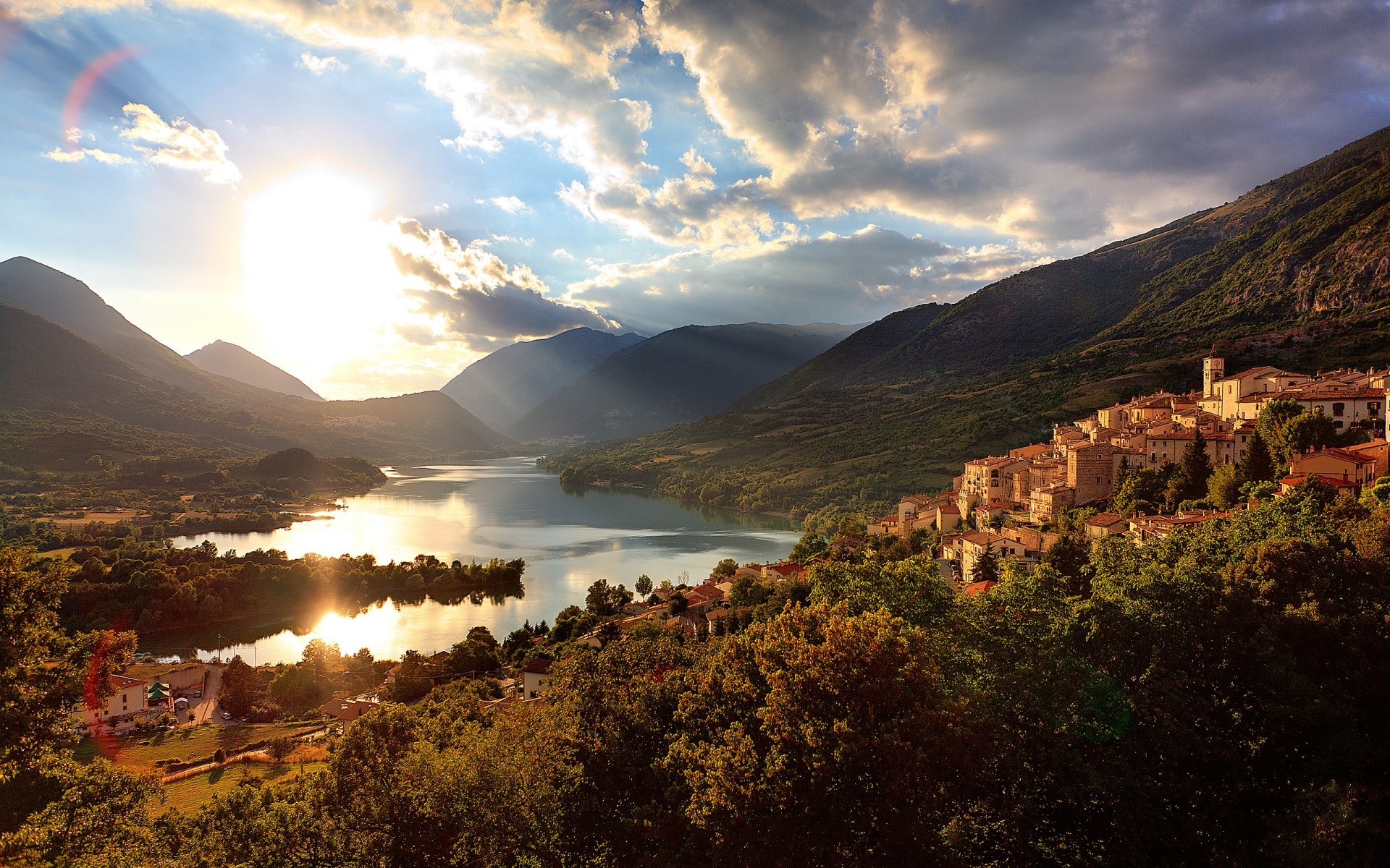 landschaft landschaft berge reisen im freien natur himmel wasser sonnenuntergang vulkan herbst hügel landschaftlich baum see stadt italien