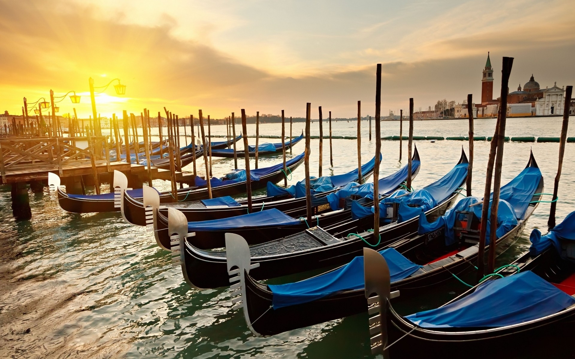 italya su gondollar tekne lagün venedikli seyahat deniz güneş romantik tatil tatil gün batımı yaz okyanus turizm şafak vakti deniz aracı rekreasyon gondolcu tekneler resim fotoğraf fotoğraf