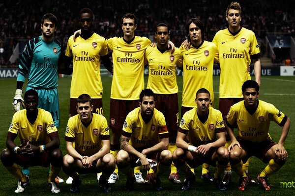 Football team in yellow uniform