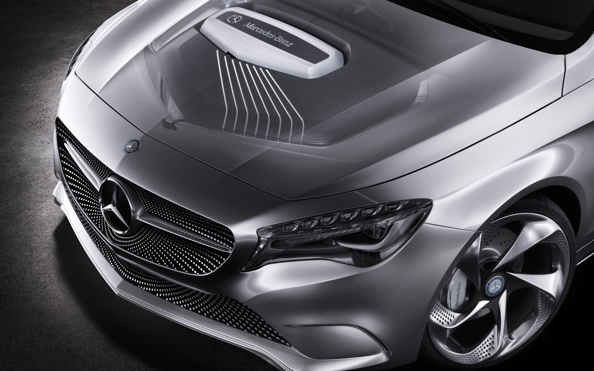 concept cars auto automobil chrom räder auto fahren modern transportsystem schnell macht limousine geschwindigkeit technologie design verglaste mercedes-benz-konzept