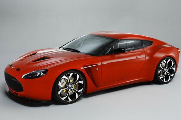 Foto del Aston Martin rojo