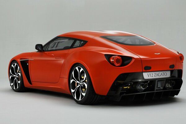 Rosso Aston Martin foto