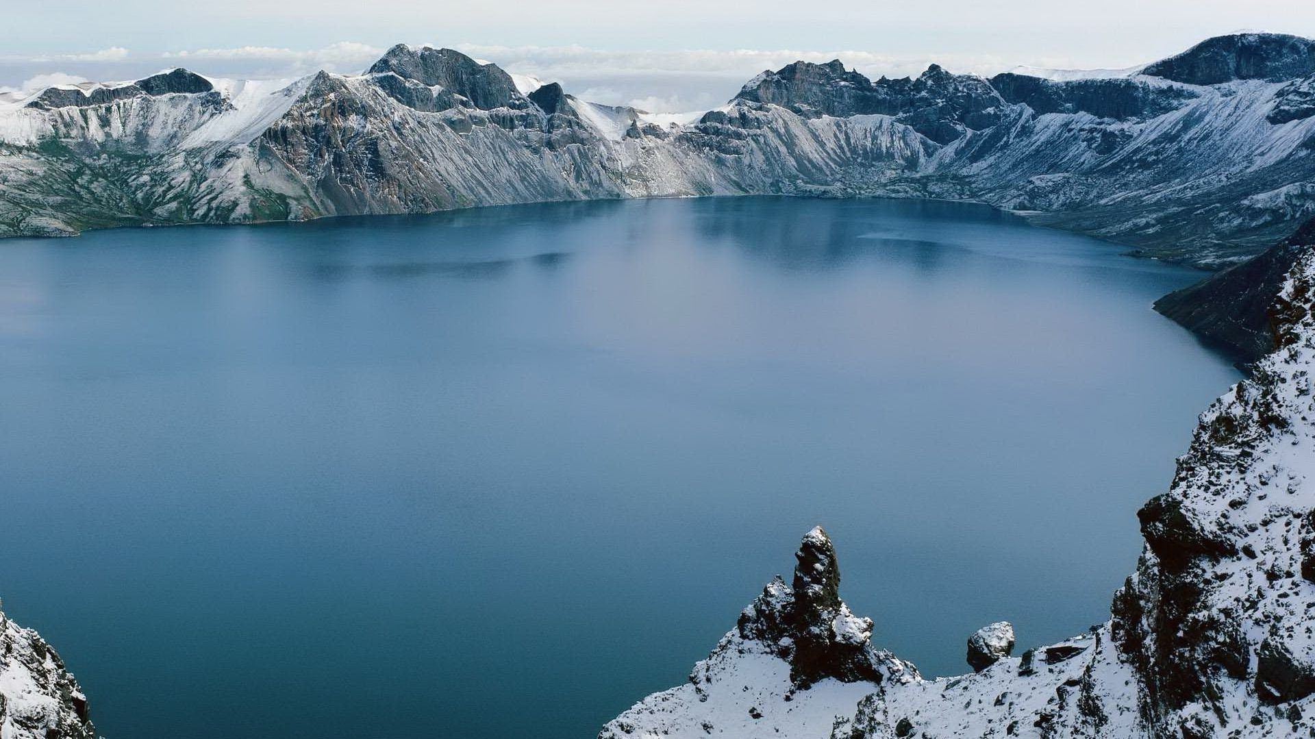 lago nieve hielo agua montañas invierno glaciar paisaje viajes frío helada naturaleza al aire libre iceberg reflexión cielo