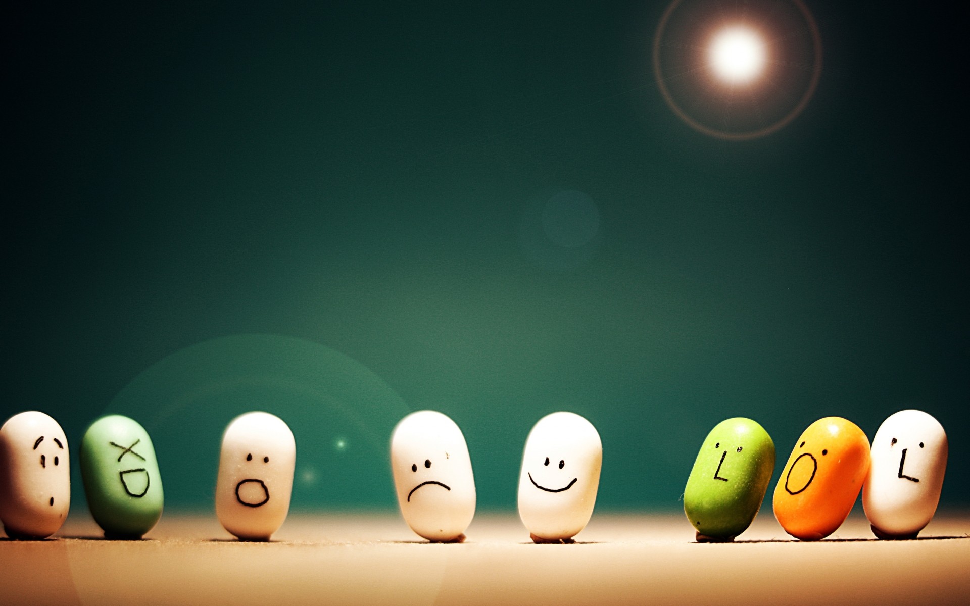 рабочего стола счастлив печально глядя смеется