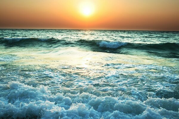 Landscape of the sea, waves and sunset