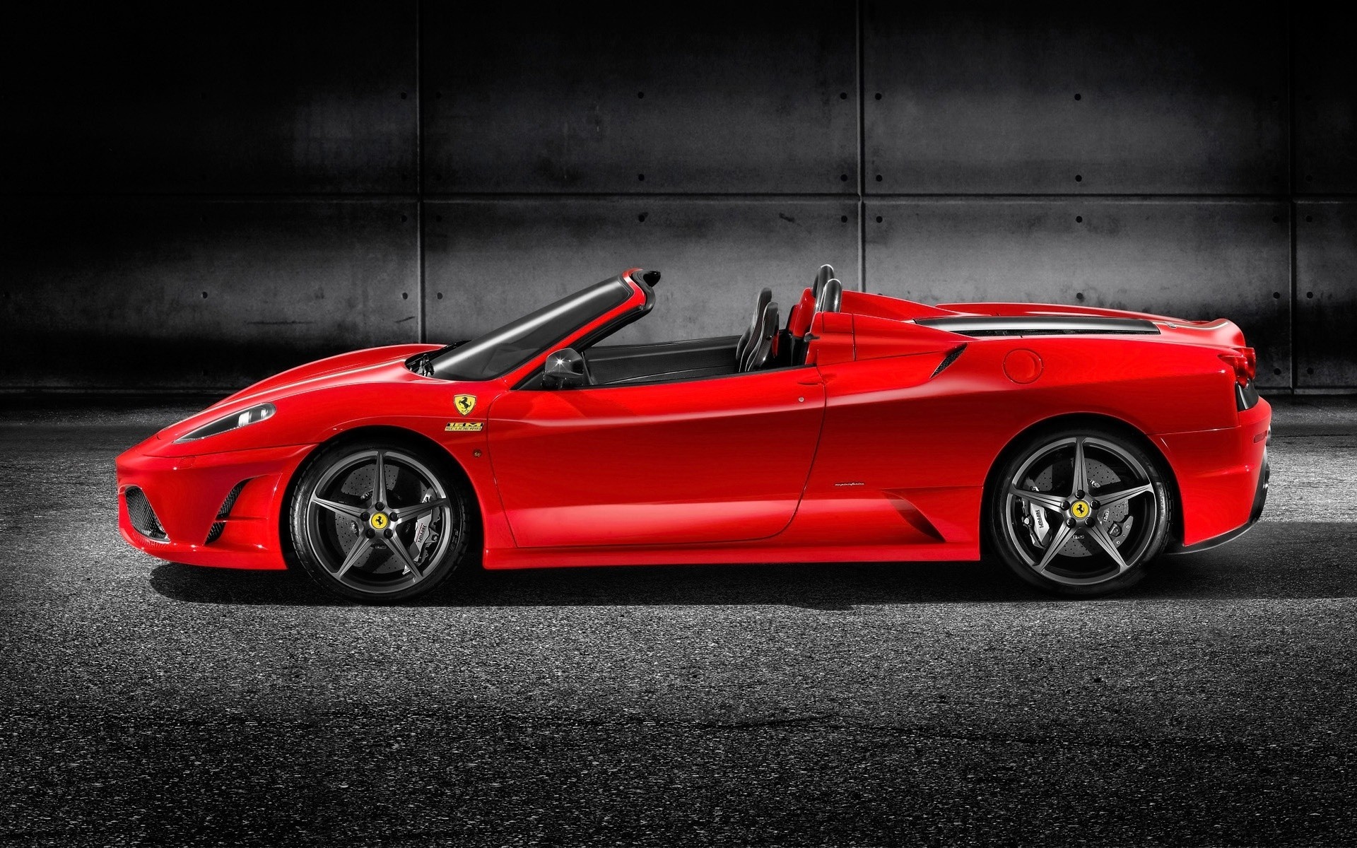 ferrari araba araba ulaşım sistemi otomotiv sürücü tekerlekler coupe hızlı asfalt acele et göster üstü açılır kaldırım yarış siyah kaput roadster sedan klasik örümcek ferrari scuderia