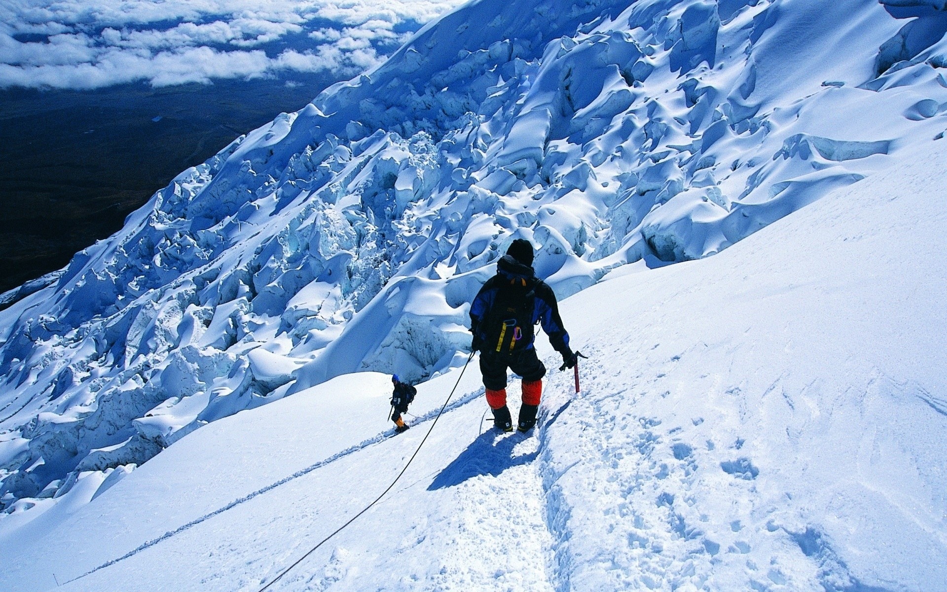 klettern schnee winter berge kälte eis abenteuer bergsteiger skifahrerin resort klettern gletscher