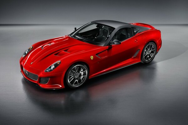 Қызыл қызыл. Ferrari көлігінің қуаты