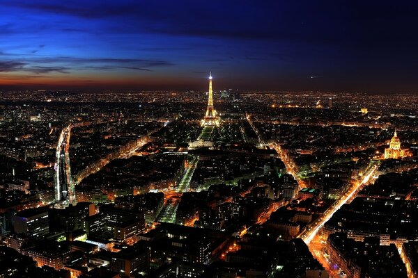 Bird s-eye view of Paris