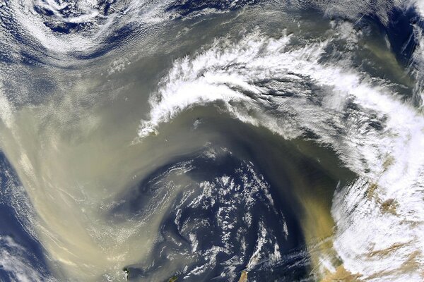 Vue du cyclone depuis l espace de notre terre