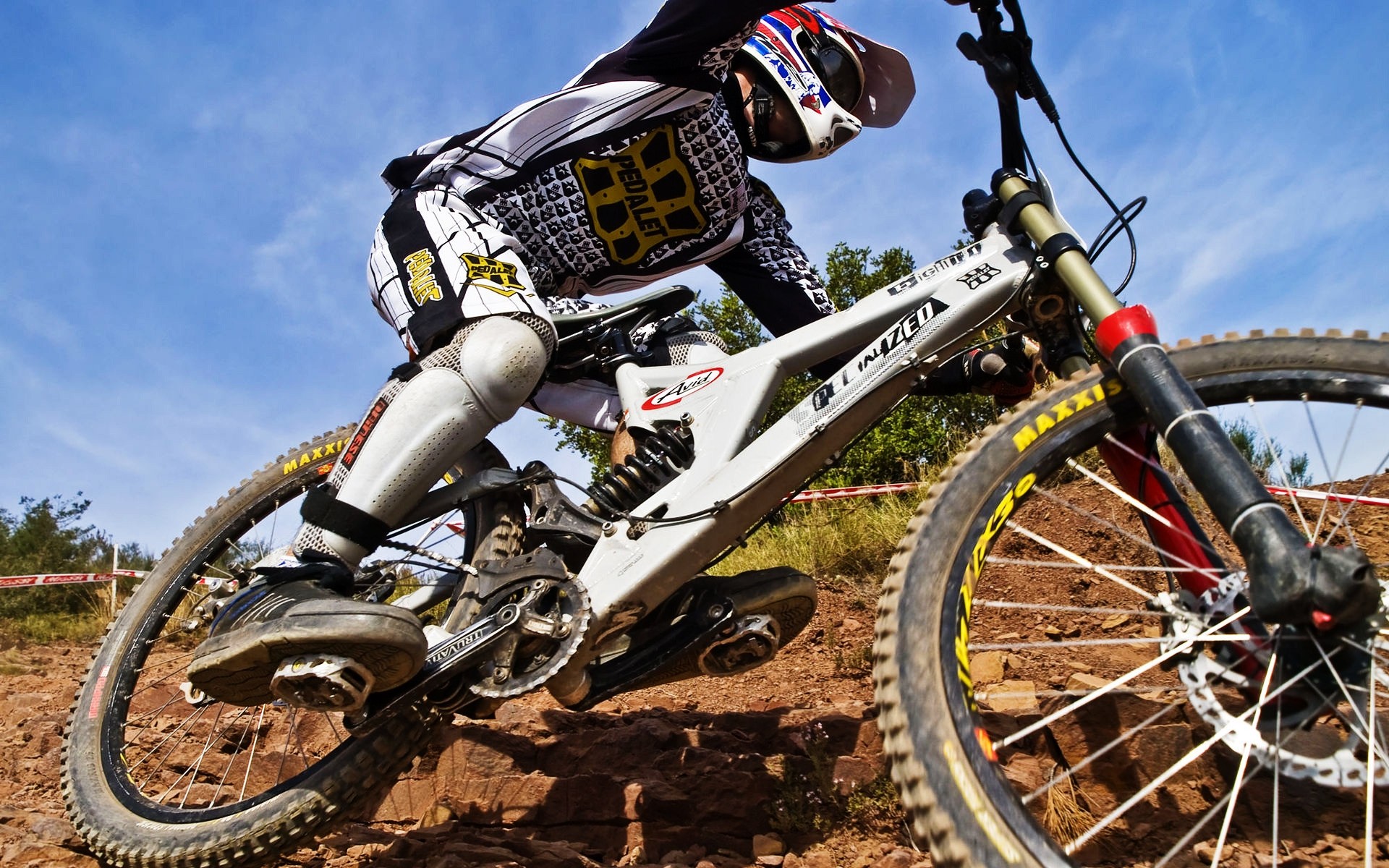 cyclisme roue vélo voiture motard système de transport tour cycliste action route vitesse loisirs motocross moto assis chaîne en plein air loisirs dépêchez - vous sport extrême