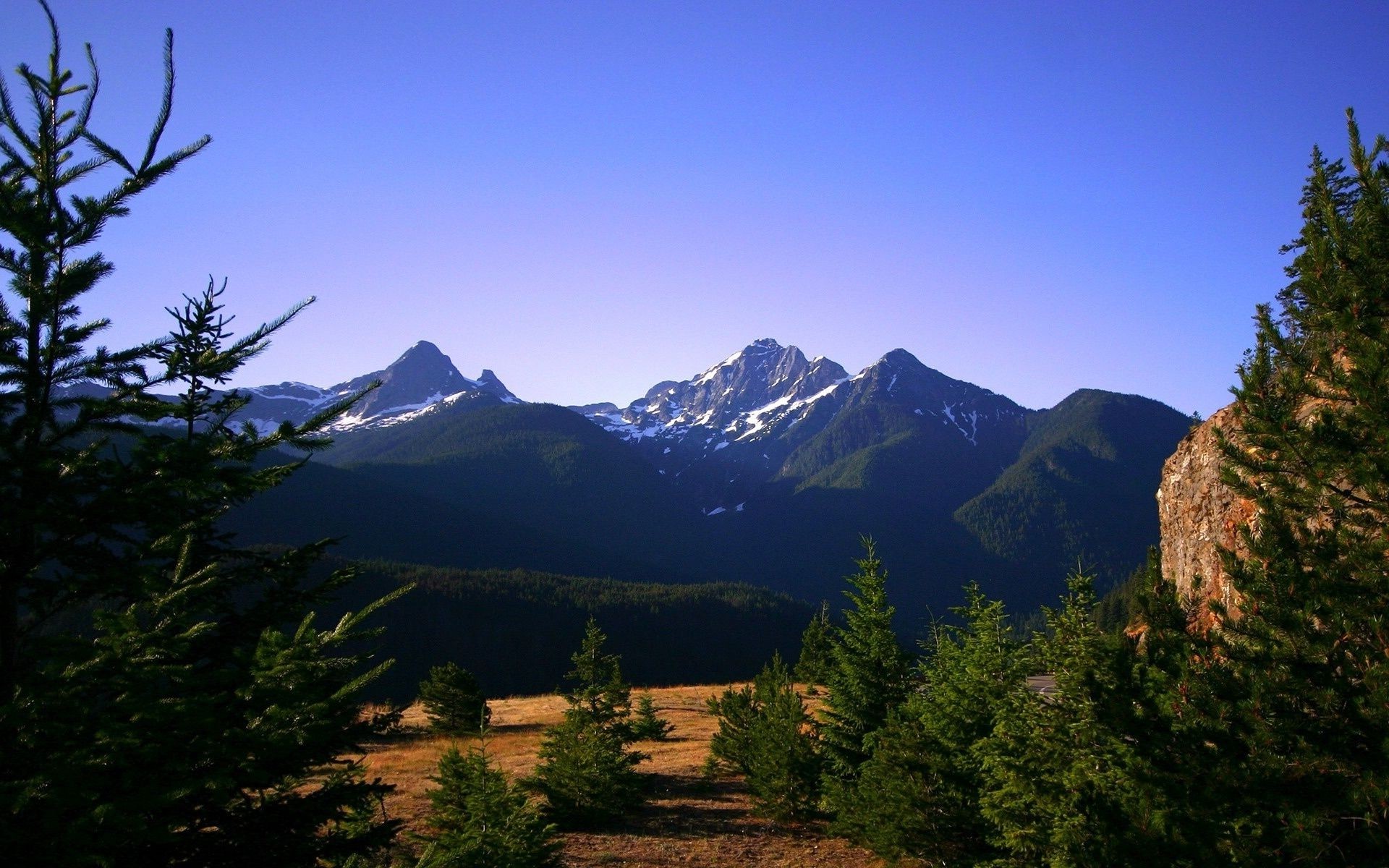 montagnes montagnes neige en plein air voyage nature ciel bois paysage conifères bois evergreen