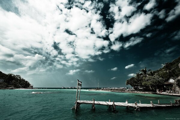 Pont sur l eau, plage touristique