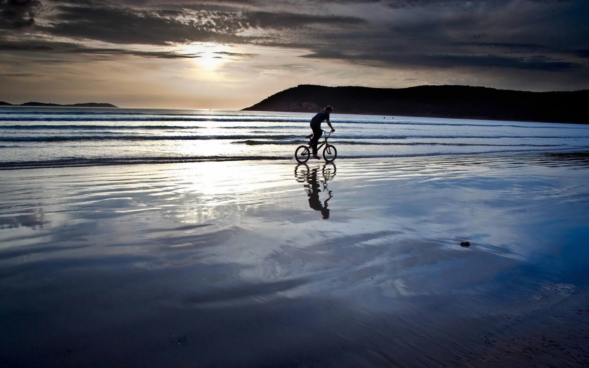 radfahren sonnenuntergang wasser strand meer dämmerung ozean reflexion reisen dämmerung meer erholung abend landschaft erholung himmel sonne nacht natur