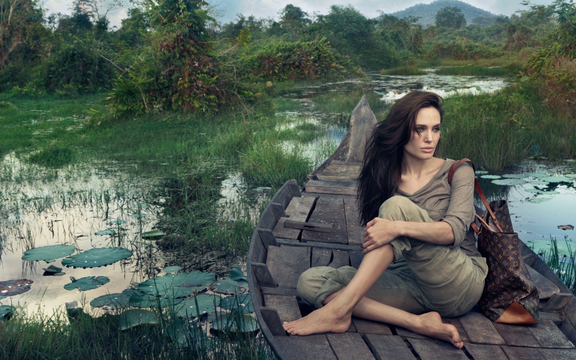 actrices agua río al aire libre adulto viajes naturaleza paisaje vacaciones hermoso solo mujer árbol lago verano actriz actrices de hollywood celebridad magnífico