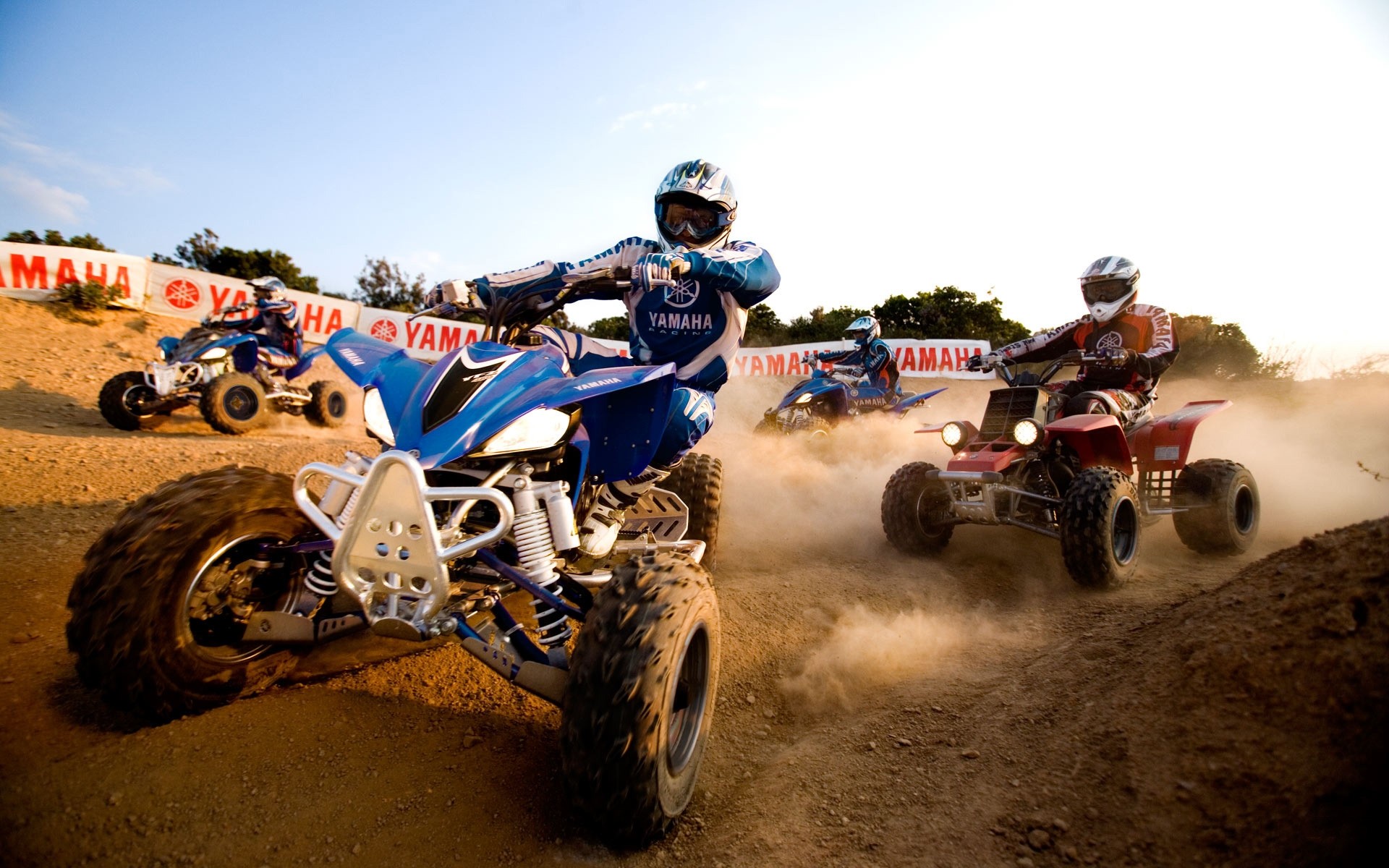 yamaha carreras competición coche bicicleta prisa pista motocross racer jinete suelo unidad conductor acción ruedas campeonato motocicleta deporte sistema de transporte tráfico atv