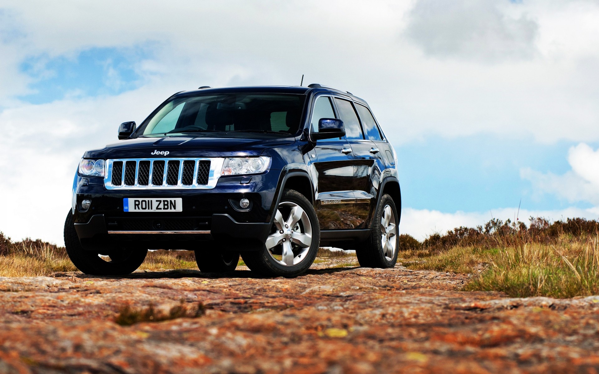 jeep auto fahrzeug transportsystem räder straße lkw fahren im freien automobil grand cherokee jeep