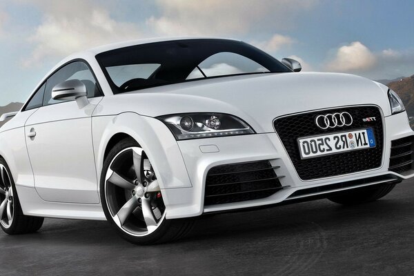 Audi TT primer plano