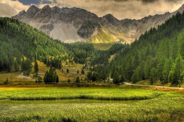 Montañas, valles. Paisaje de la naturaleza de Altai