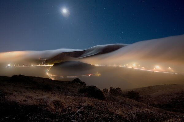 Paysage sous-lunaire avec rétro-éclairage