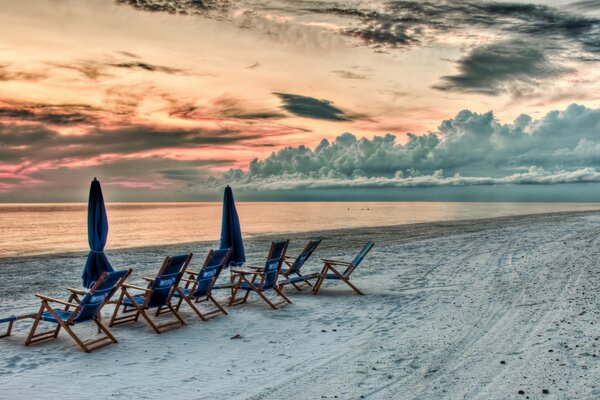 Sonnenuntergang am Sommerstrand